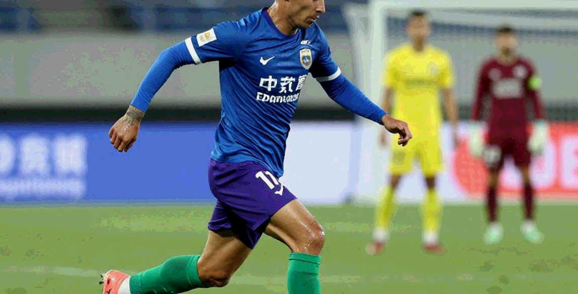 Alex Fernández: khi một tin ca sĩ lọt vào bảng dữ liệu bóng đá
