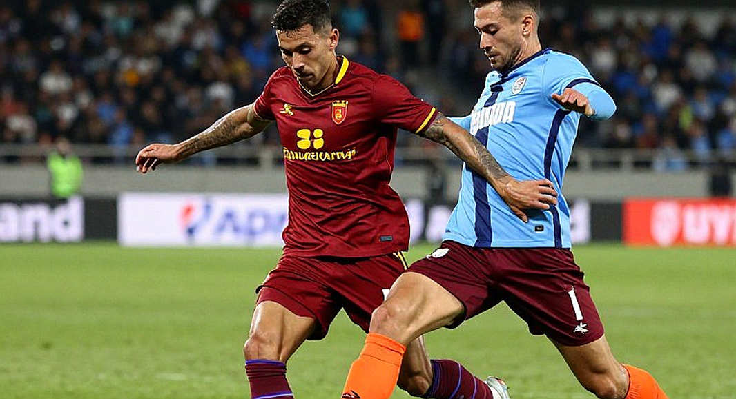 Phút 60 định mệnh: Khi hàng thủ Hanoi FC nứt vỡ trước TPHCM